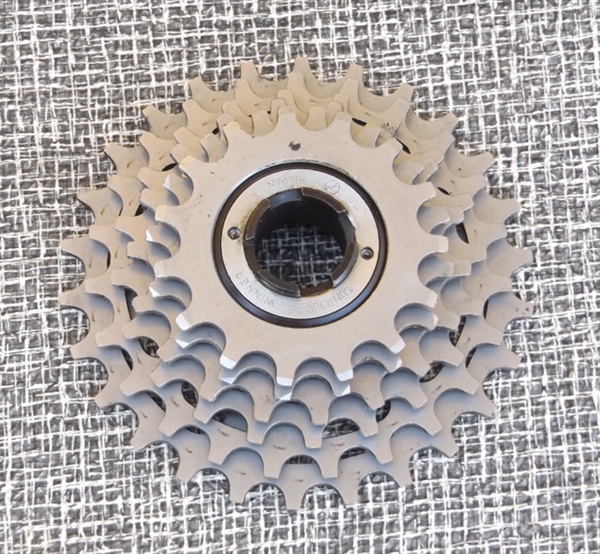 6 speed 15-26 Suntour Winner freewheel Japan
