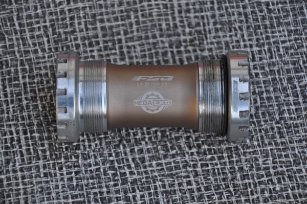 Italian thread FSA Mega-Exo outboard bottom bracket