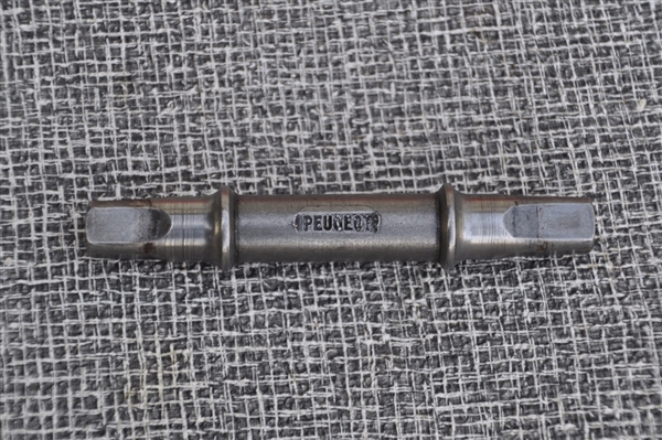70 x 122 Stronglight Peugeot bottom bracket spindle ISO