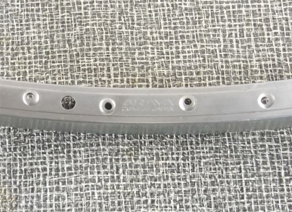 26" x 36h x 26mm Araya 26 x 1.5 single wall schrader rim Japan