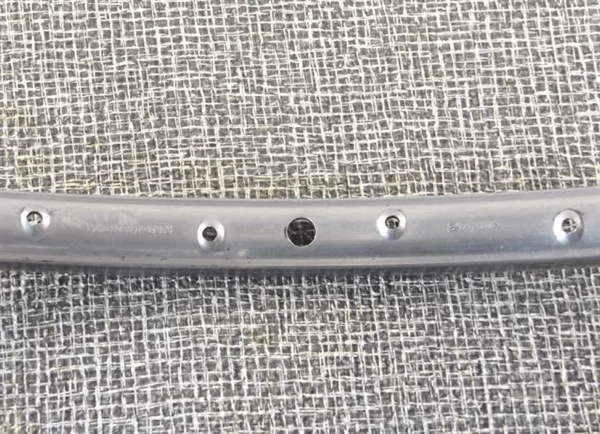 27" x 36h x 23mm Weinmann 27 x 1-1/4 single wall schrader rim Belgium