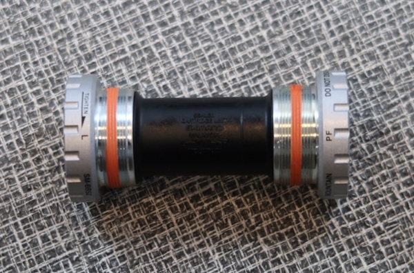 English thread Shimano Deore SM-BB52 mountain outboard bottom bracket NEW