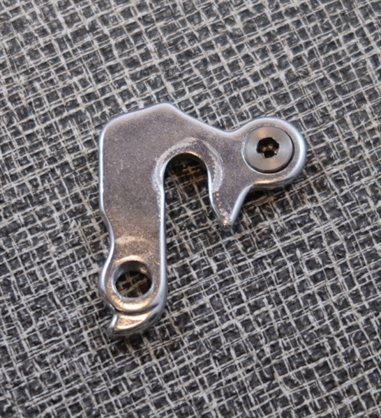 aluminum rear derailleur hanger w/ mounting mounting bolt