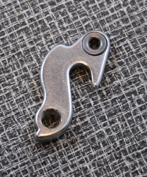 aluminum rear derailleur hanger w/ mounting mounting bolt