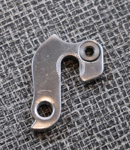 aluminum rear derailleur hanger w/ mounting bolt