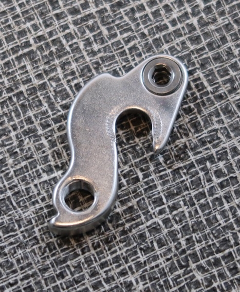 aluminum rear derailleur hanger w/ mounting bolt