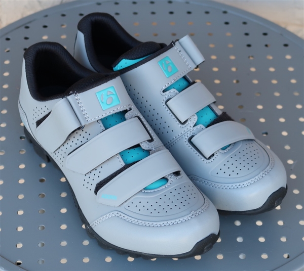 US 8.5/EU 40 Bontrager Adorn womens road shoe gravel/teal NEW