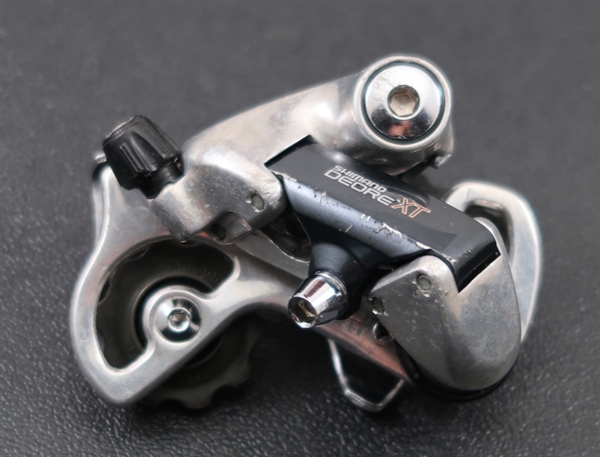 7 Speed Shimano Deore XT RD-M735 medium cage rear derailleur