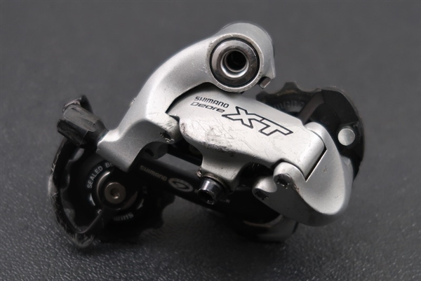 9 Speed Shimano Deore XT RD-M751 Medium Cage Rear Derailleur