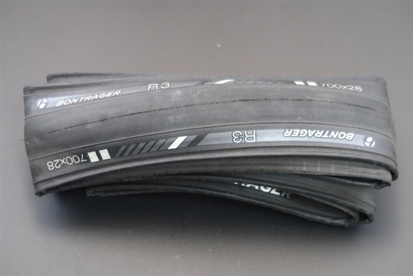700 x 28c Bontrager R3 folding road tire NEW