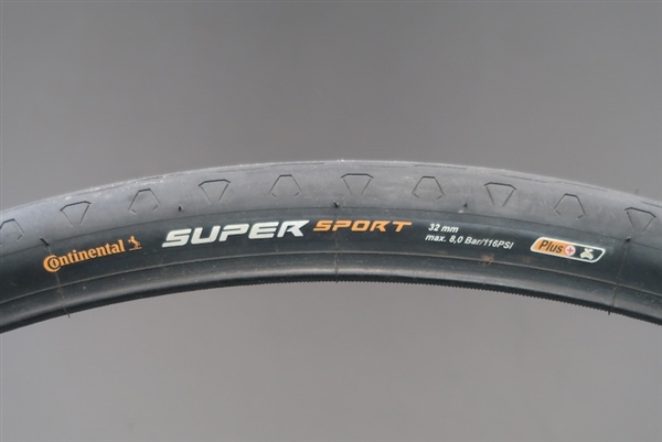 700 x 32c Continental Super Sport Anti-Puncture tire
