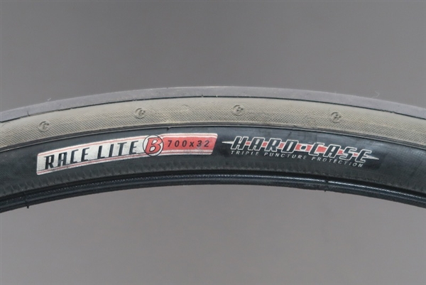 700 x 32c Bontrager Race Lite Hard Case road tire