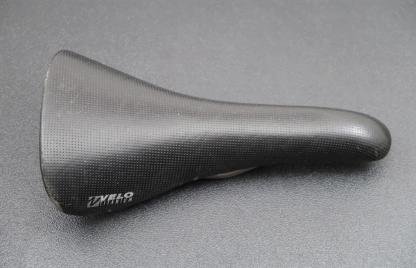 Velo Jet titanium rail vintage saddle