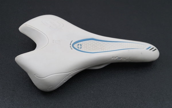 Bontrager Inform RL titanium rail saddle white blue